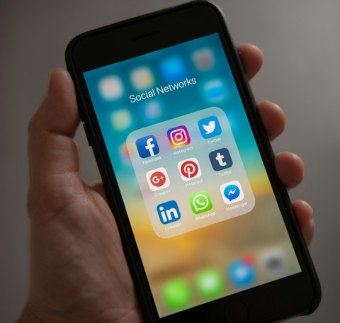 Human Diary Menjadi Etalase Publik: Internet Mengubah Cara Bercerita?