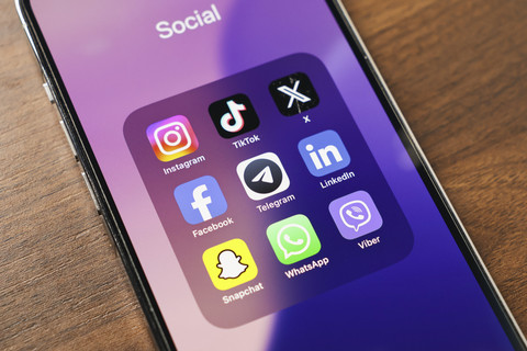 Polling: Apakah Kamu Punya Akun Instagram, FB, hingga TikTok Lebih dari Satu?