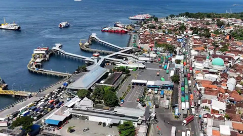 Antrean Kendaraan di Pelabuhan Banyuwangi Kian Parah: Mengular hingga 23 Km