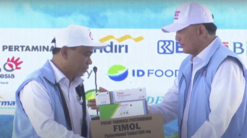 Menhan Serahkan 3 Obat ke Menkop saat Launching Kopdes Merah Putih