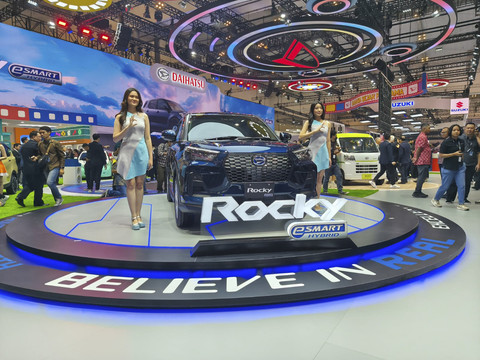 Daihatsu Rocky Hybrid Melantai di GIIAS 2025, Konsumsi BBM 28 Km/liter