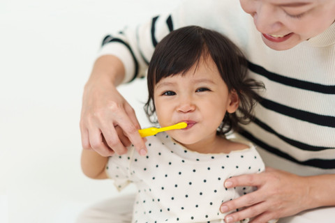 Jangan Sepelekan Kesehatan Gigi Susu Anak, Ini Cara Merawatnya dengan Benar