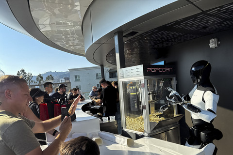 Restoran Tesla Milik Elon Musk Resmi Dibuka, Jual Burger hingga Hot Dog