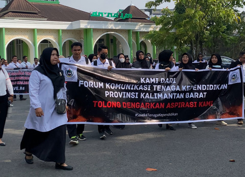 28 Tahun Sebagai Tenaga Honorer, Tendik di Pontianak Terpaksa Nyambi Jadi Buruh