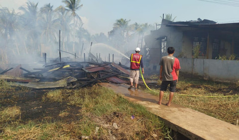 2 Rumah Warga di Peniti Dalam I Terbakar, Pemilik Alami Luka di Wajah dan Tangan