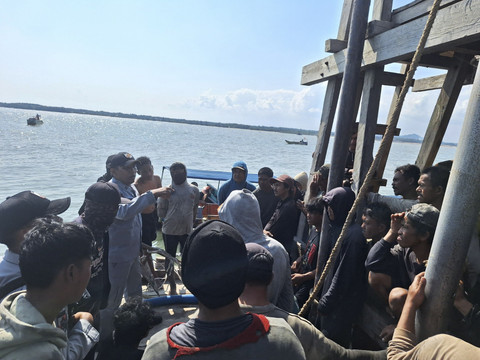 Bakamla Amankan 35 Ponton Tambang Pasir Timah Ilegal di Bangka Barat