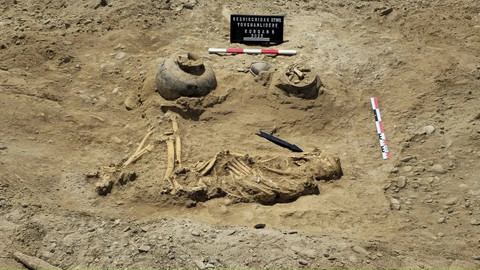 Misteri Makam Prajurit Jangkung 2 Meter: Jasadnya Ditekuk, Bawa Tombak Cabang 4