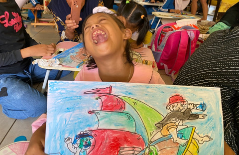 Haru Seorang Nenek Antarkan Cucu Disabilitasnya Ikut Lomba Mewarnai di Pontianak