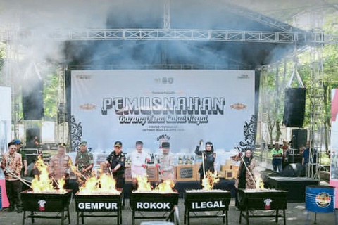 Bea Cukai Jabar dan Jakarta Musnahkan Puluhan Juta Batang Rokok Ilegal