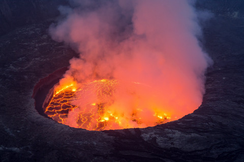 Fakta di Balik Gunung Nyiragongo yang Jadi Rumah Danau Lava Terbesar di Bumi
