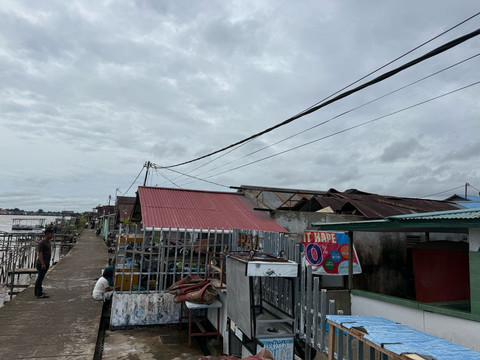 Sedang Hajatan, Atap Rumah Warga di Imbon Terbang Dihantam Puting Beliung