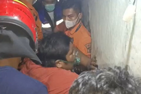 Kisah Pria Obesitas di Surabaya: Jual Tisu Bareng Ibu hingga Dievakuasi Damkar