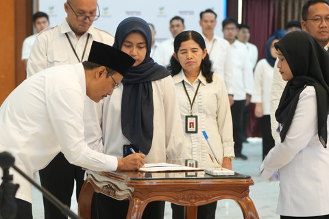 Mensos Gus Ipul Lantik 1.323 Guru Sekolah Rakyat