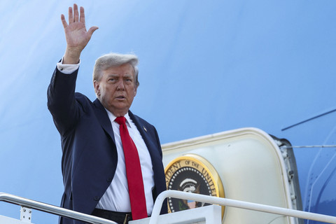 S&P Pertahankan Peringkat Utang AS di AA+, Tarif Impor Trump Jadi Penopang