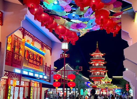 Surabaya Timur Punya Park Shanghai, Sentra Kuliner yang Otentik dan Cantik