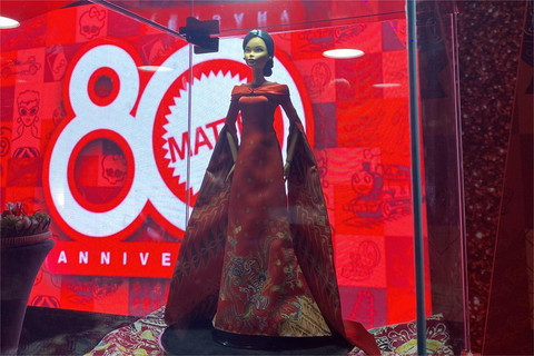 Mattel Rilis Barbie Edisi Indonesia, Bergaun Batik Motif Sawunggaling dan Parang