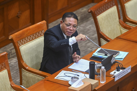 Diminta Tak Hantam DPR Usai Terpilih Jadi Hakim MK, Ini Kata Inosentius Samsul