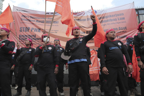 Foto: Aliansi Buruh Demo di depan Gedung DPR, Tuntut Penghapusan Outsourcing