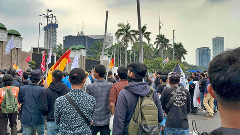 Massa Demo Buruh Bubar, Giliran Aliansi Mahasiswa Merapat ke Depan DPR