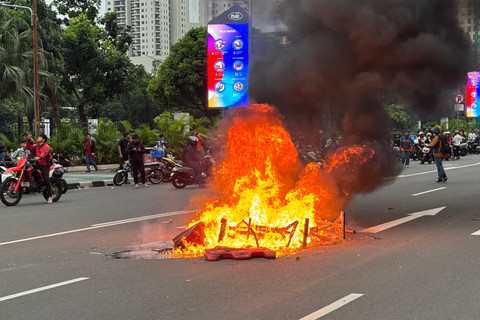 Foto: Demo di DPR Berakhir Ricuh