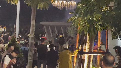 Daftar Titik di Jakarta yang Masih Ricuh hingga Sabtu Dini Hari