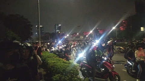 Polisi Kembali Tembakkan Gas Air Mata ke Massa di Depan Gedung DPR