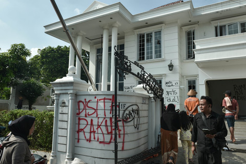 Polisi Tangkap 9 Orang Terduga Pelaku Penjarahan Rumah Uya Kuya