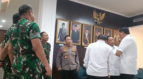 Momen Menhan, Kapolri, Panglima TNI, KaBIN, Tito Berbincang Usai Sidang Kabinet