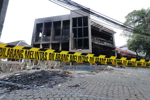 Foto: Melihat Restoran Sambara di Bandung yang Hangus Terbakar saat Unjuk Rasa