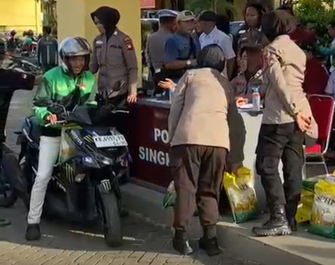 Forkopimda Singkawang Kompak Berbagi Beras Bersama Ojol