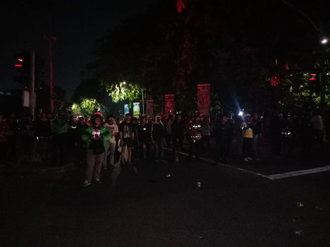 Kericuhan Kembali Pecah di Bekasi: Massa Lempar Batu, Dibalas Gas Air Mata