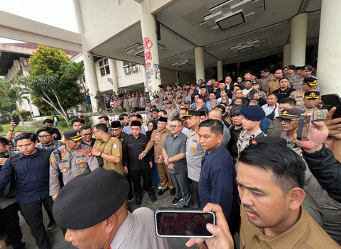 Gubernur Ria Norsan dan Kapolda Temui Mahasiswa yang Demo di DPRD Kalbar