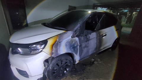 Mobil Warga Sungai Pinyuh Dibakar Orang Tak Dikenal, Kedua Pelaku Terekam CCTV