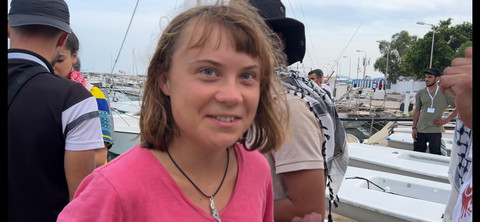 Senyum Greta Thunberg saat Tiba di Tunisia Usai Berlayar dari Barcelona