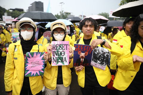 Foto: Mahasiswa Demo di Depan DPR, Kawal Proses Tuntutan 17+8