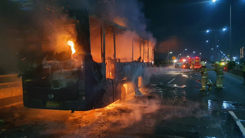 Kemlu Soal Bus Jemaah Umrah WNI Terbakar di Madinah: Ban Pecah lalu Muncul Asap