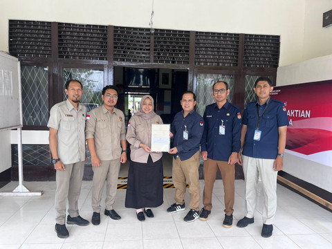 Kantor Pertanahan Sekadau Serahkan Sertifikat Elektronik kepada KPU