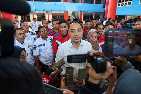 Pemkot Surabaya Beri Bantuan Tangan Palsu untuk Korban Reruntuhan Ponpes Buduran