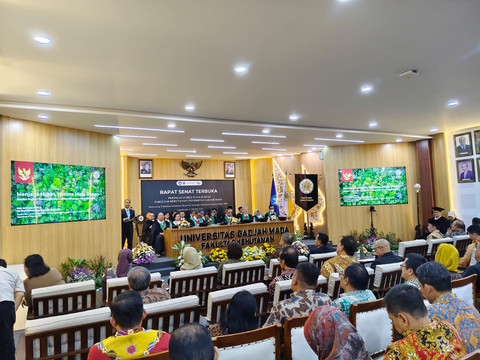 Menhut Raja Juli Singgung Ijazah Asli di Hadapan Jokowi saat Pidato di UGM