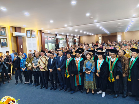 Foto: Jokowi Hadiri Rapat Senat Terbuka Dies Natalis Fakultas Kehutanan UGM