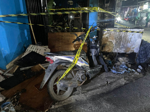Pemuda di Jakbar Nyaris Tewas Terbakar karena Nyalakan Korek di Dekat Bensin