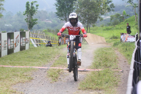 Downhiller Elite Berebut Juara Umum di Putaran Final 76 Indonesian Downhill 2025