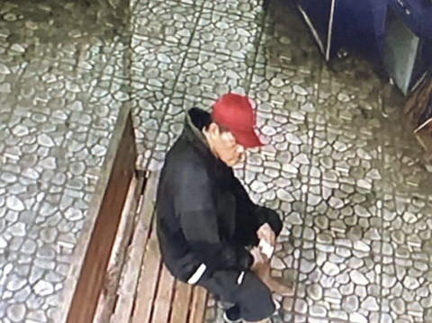 Dua Handphone Hilang di Pelataran Masjid Al-Mulk RSUDAM, Pelaku Terekam CCTV