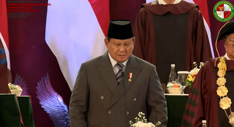 Momen Prabowo Ajak Mahasiswa UKRI Nyanyi Lagu Kasih Ibu