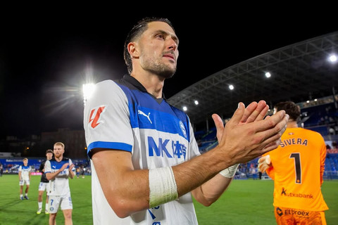 Presiden Alaves Bela Facundo Garces di Tengah Skandal Naturalisasi Malaysia