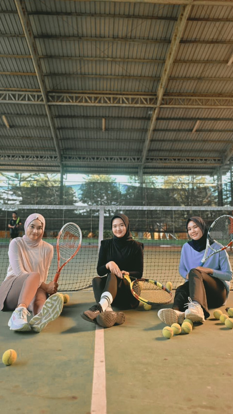 Bossanova dan Para Ibu serta Bapak PNS di Lapangan Tenis