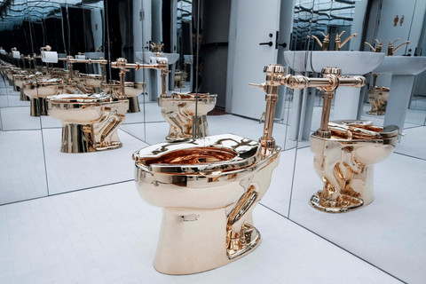 Foto: Toilet Emas Seberat 101 Kg Akan Dilelang di New York, AS