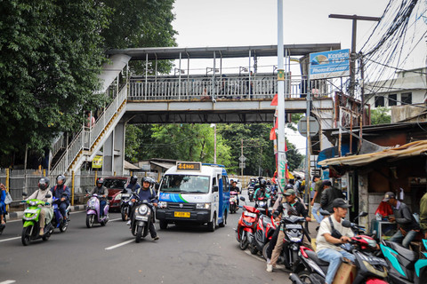 Foto: JPO Lenteng Agung Terbengkalai, Warga Mengeluh