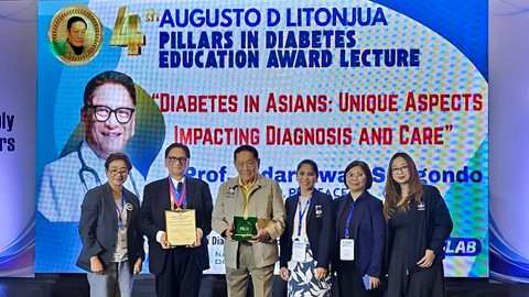 Profesor di Eka Hospital Berhasil Raih Penghargaan Internasional di Filipina