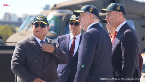 Saat Prabowo dan Albanese 'Jajal' Kapal Induk Terbesar Australia HMAS Canberra